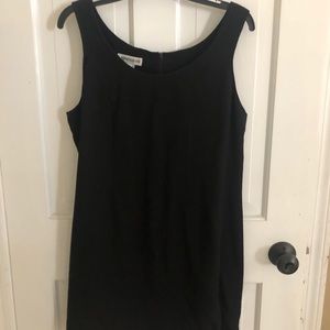 Black sleeveless dress